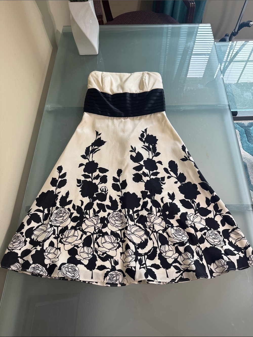 White House Black Market 100% SILK Strapless Fit & Flare Dress Size 2 Wedding